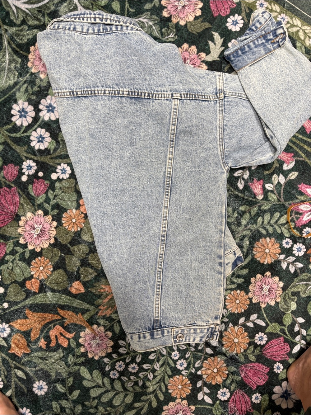 Light Wash Distressed Oversized Denim Jean Jacket - Unbranded - Picture 4 of 8